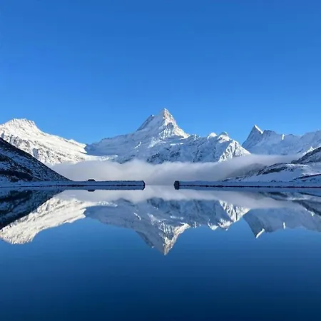 赫沙夫特木屋酒店 *