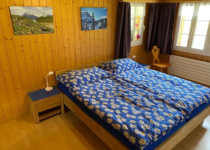 赫沙夫特木屋酒店 *